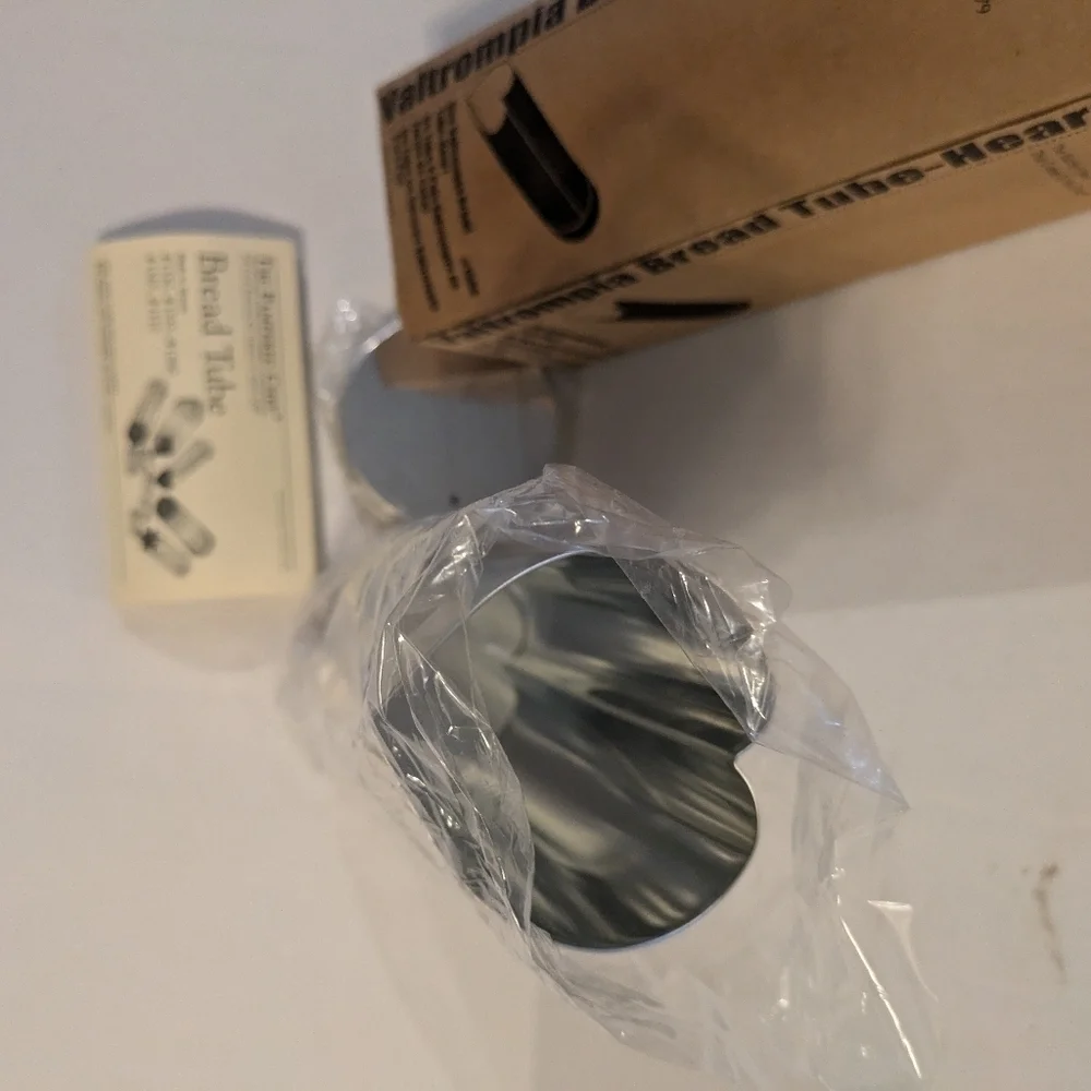 The Pampered Chef Heart shaped Bread Pan Tube